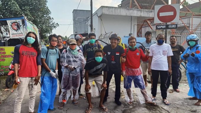 Tim Garda Covid-19 Makam Haji Setelah Aksi Semprot Disinfektan