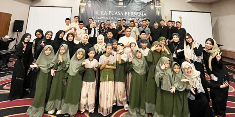 MOMEN KARYAWAN GRAND HAP HOTEL MENYATU DENGAN ANAK-ANAK PANTI ASUHAN DI BULAN RAMADHAN