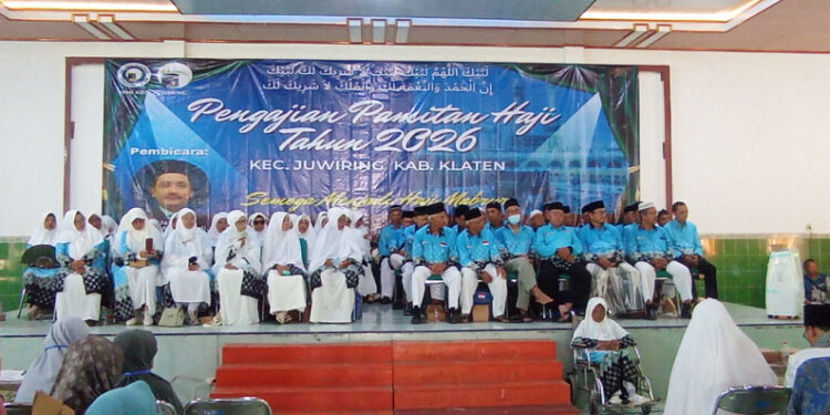 57 CALON JEMAAH HAJI JUWIRING RESMI PAMITAN SIAP TERBANG KE TANAH SUCI