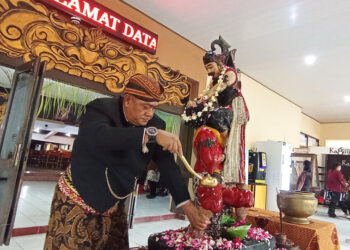 SAAT BULAN SURO, BENDA KERAMAT INI DIJAMAS OLEH TOKOH-TOKOH SAKTI KOTA SOLO