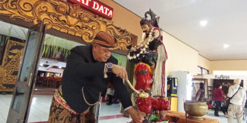 SAAT BULAN SURO, BENDA KERAMAT INI DIJAMAS OLEH TOKOH-TOKOH SAKTI KOTA SOLO