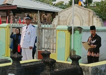 PERINGATI HUT KE-81 RI, PEMDES TLOBONG GELAR UPACARA TABUR BUNGA DI MAKAM PAHLAWAN WANTILAN