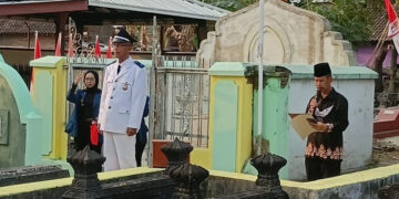 PERINGATI HUT KE-81 RI, PEMDES TLOBONG GELAR UPACARA TABUR BUNGA DI MAKAM PAHLAWAN WANTILAN