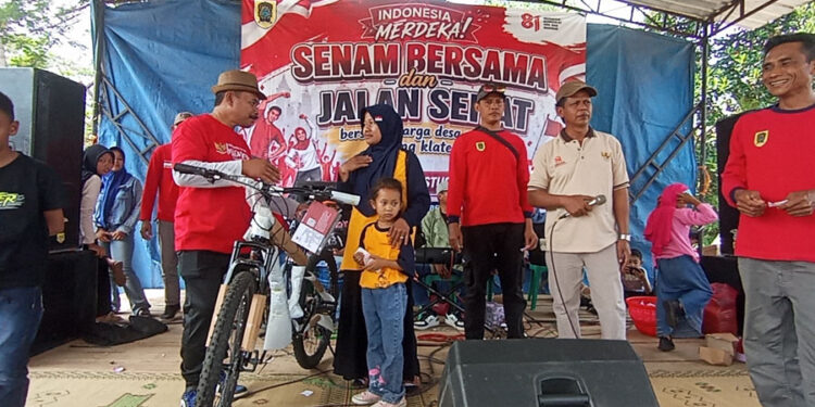 KAMBING GIMBAL DAN SEPEDA GUNUNG JADI REBUTAN WARGA DESA MUNDU